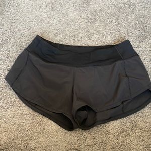 Lululemon Low Rise Speed Up Shorts Size 4